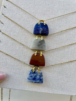 COLGANTE BOLSO PIEDRA DORADO