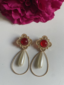 PENDIENTES PERLA DETALLE ROJO
